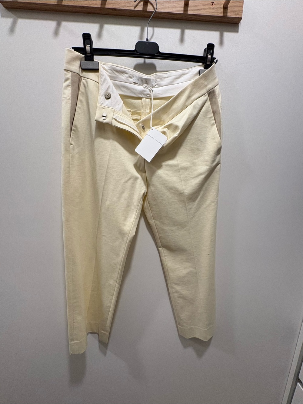 Women's Cream Straight-Leg Capris — Tailored Everyday Style